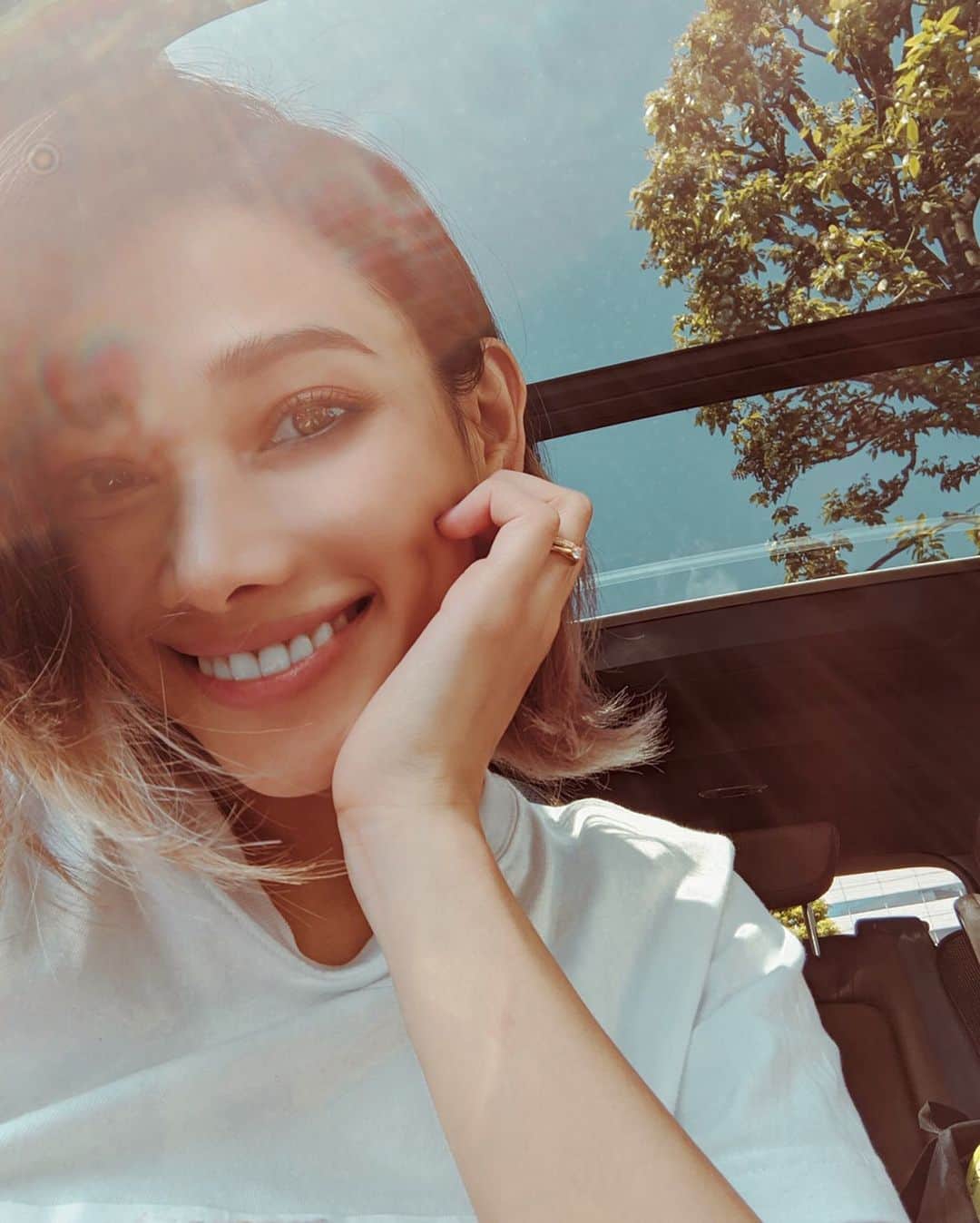 yeNahのインスタグラム：「﻿ はい、自然光 📸﻿ ﻿ ﻿ 🧚🏼‍♀️edited with @haneypresets」