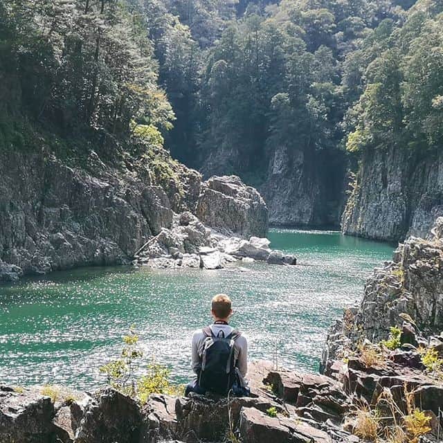 Visit Wakayamaさんのインスタグラム写真 - (Visit WakayamaInstagram)「.⠀ Like the serene river at Doro-kyo #Gorge, stay calm and #peaceful. ⠀ #wakayamavisitsyou #stayhome #staysafe #staypositive⠀ 📸: @japankudasai」5月15日 19時00分 - visitwakayama