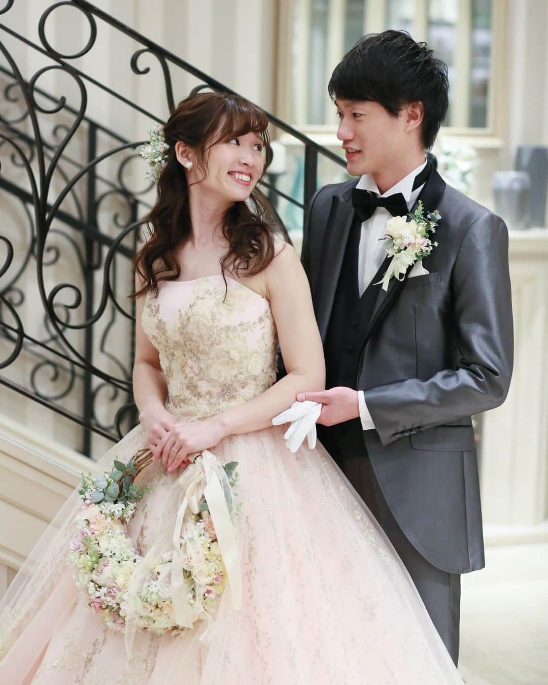 アニヴェルセル 神戸 公式さんのインスタグラム写真 アニヴェルセル 神戸 公式instagram リースブーケの持ち方 ブーケ は定番のラウンド型やキャスケード型も人気ですが 最近ではリースブーケも人気が出てきています 丸い形から永遠を意味するリース