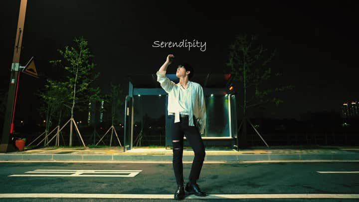 ピョン・ヒョンミンのインスタグラム：「#지민 선배님의 #serendipity #dance ☺️ 풀영상은 @4x4.studio 요기에」