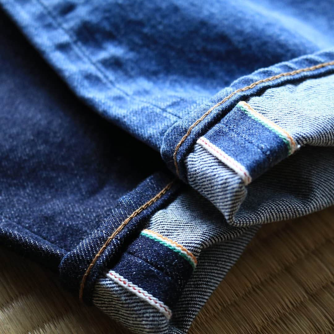 Japanblue Jeansさんのインスタグラム写真 - (Japanblue JeansInstagram)「Côte d’Ivoire cotton selvedge denim⁣ ⁣ one of the signature fabric in JBJ.⁣⁣⁣ This cotton, grown without pesticides, is grown and harvested by hand.⁣⁣⁣ ⁣ JBJが長年使用しているコートジボワール綿。⁣⁣⁣ 農薬を使わず育ったこの綿は、栽培から収穫まですべて手作業で行われています。⁣⁣⁣ ⁣⁣⁣ また品種改良もされていない為、「昔ながら」を感じられるデニムです。⁣ ⁣ #japanbluejeans #japanblue #jeans #japanesedenim #denim #madeinjapan #factory #selvage #okayama #児島 #🇨🇮 #ivorycoast ⁣」5月15日 19時16分 - japanbluejeans