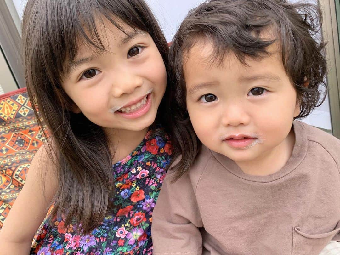 ともみさんのインスタグラム写真 ともみinstagram 牛乳ひげ 牛乳好きでよく飲む 2枚目のはる 鼻の下伸ばす変顔最近よくやる 姉弟 5月15日 19時15分 Tomomi18