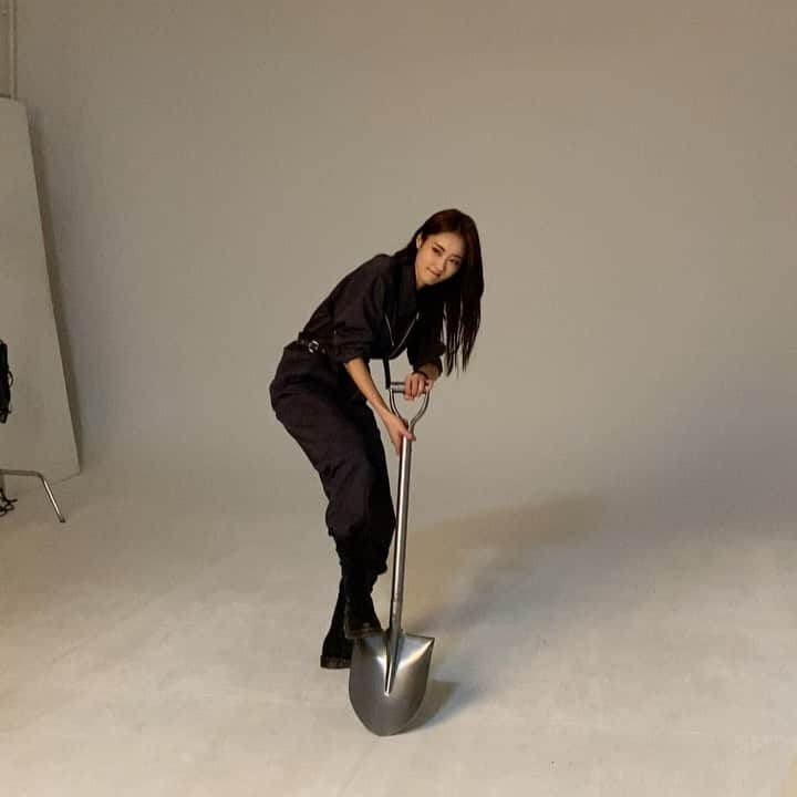 ギョンリ のインスタグラム：「삽질 장인😊 #경리생활」