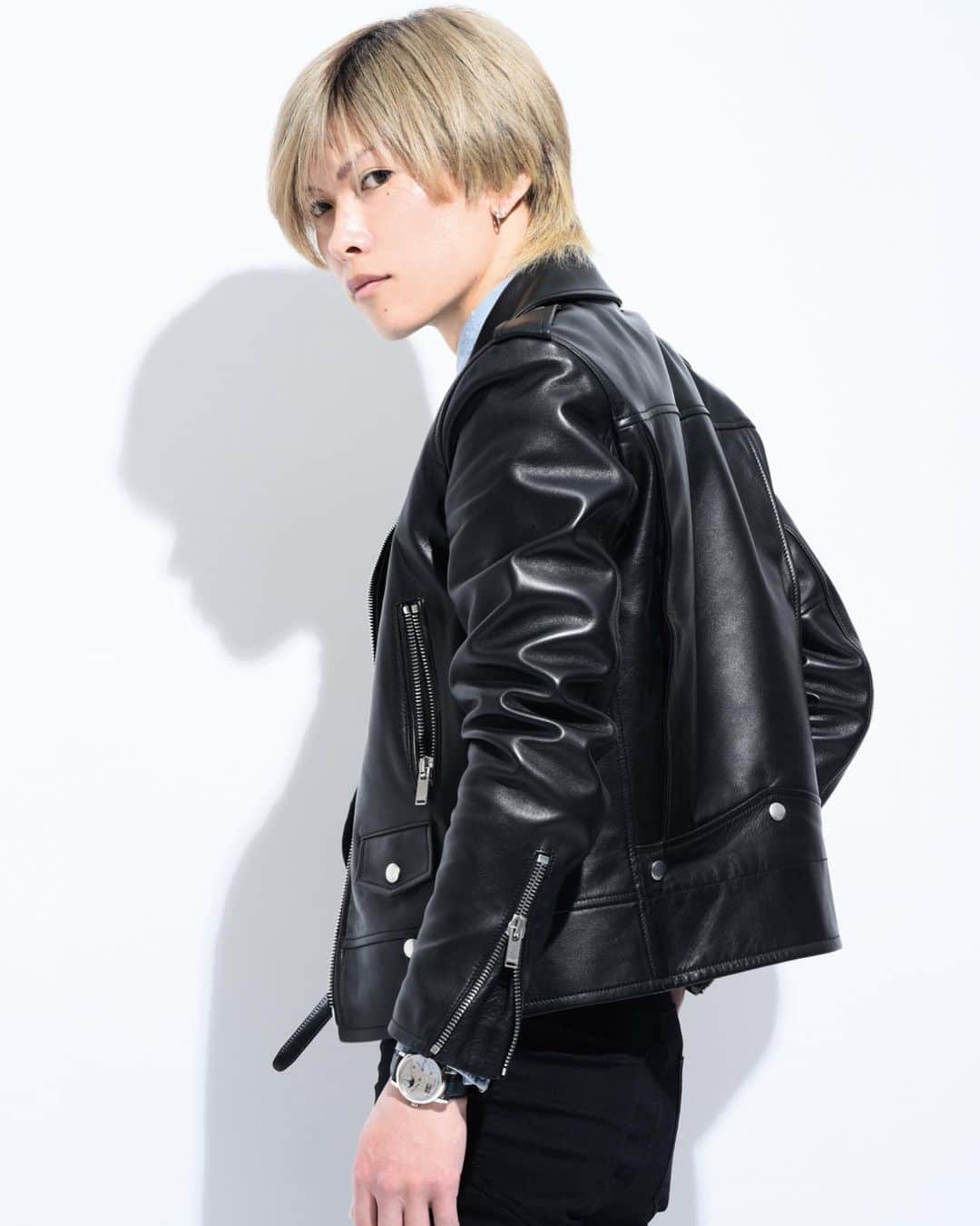 聖麻のインスタグラム：「大人ぶって  #topdandy #celine #hedislimane #dior #saintlaurent #ysl #amiri #harrywinston #cartier #louisvuitton #lv #alangeandsohne #tokyo #億ト」