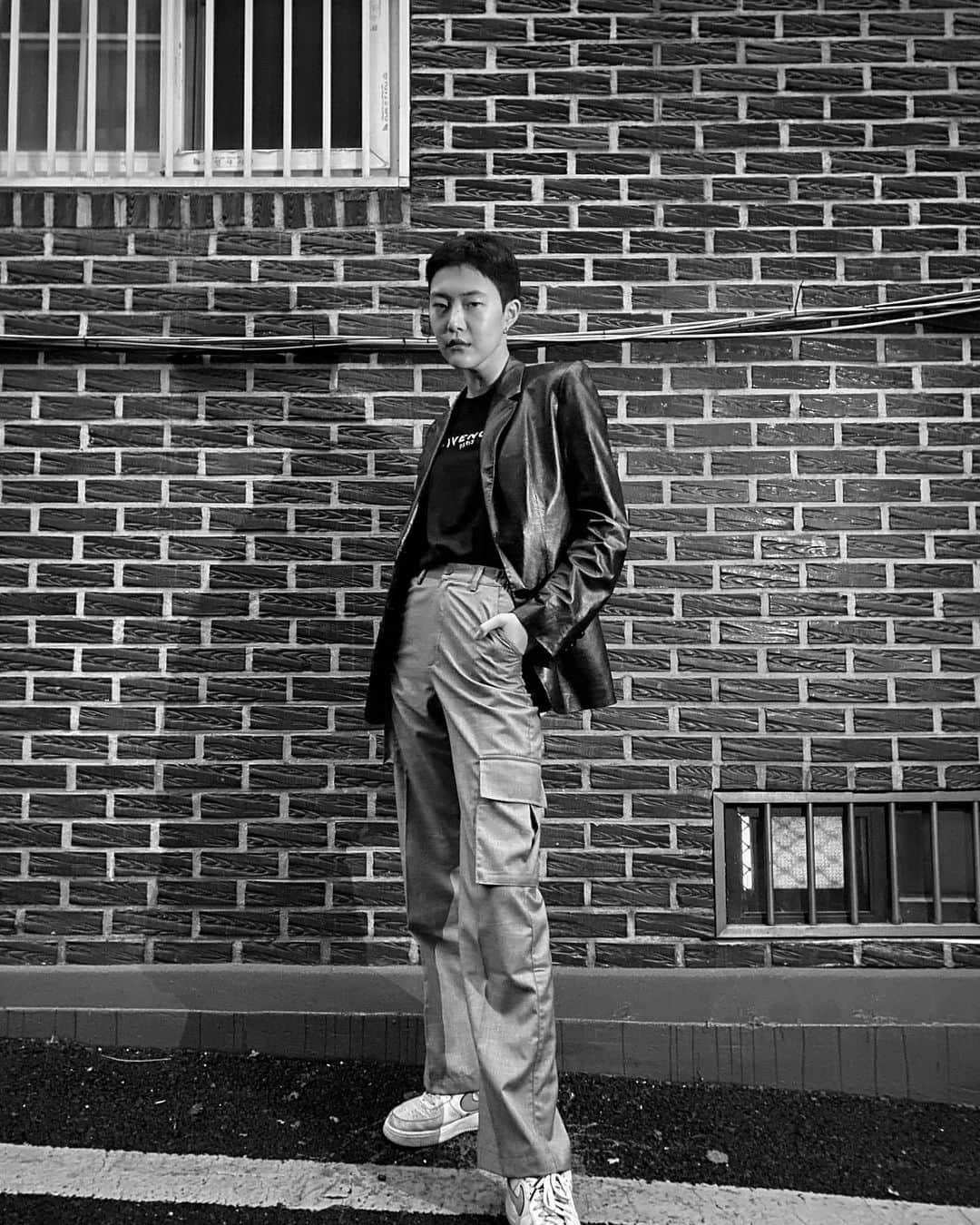 チョン・ソヒョンさんのインスタグラム写真 - (チョン・ソヒョンInstagram)「한국은 빨간 벽돌집이지 🔥」5月15日 19時52分 - cochon_j