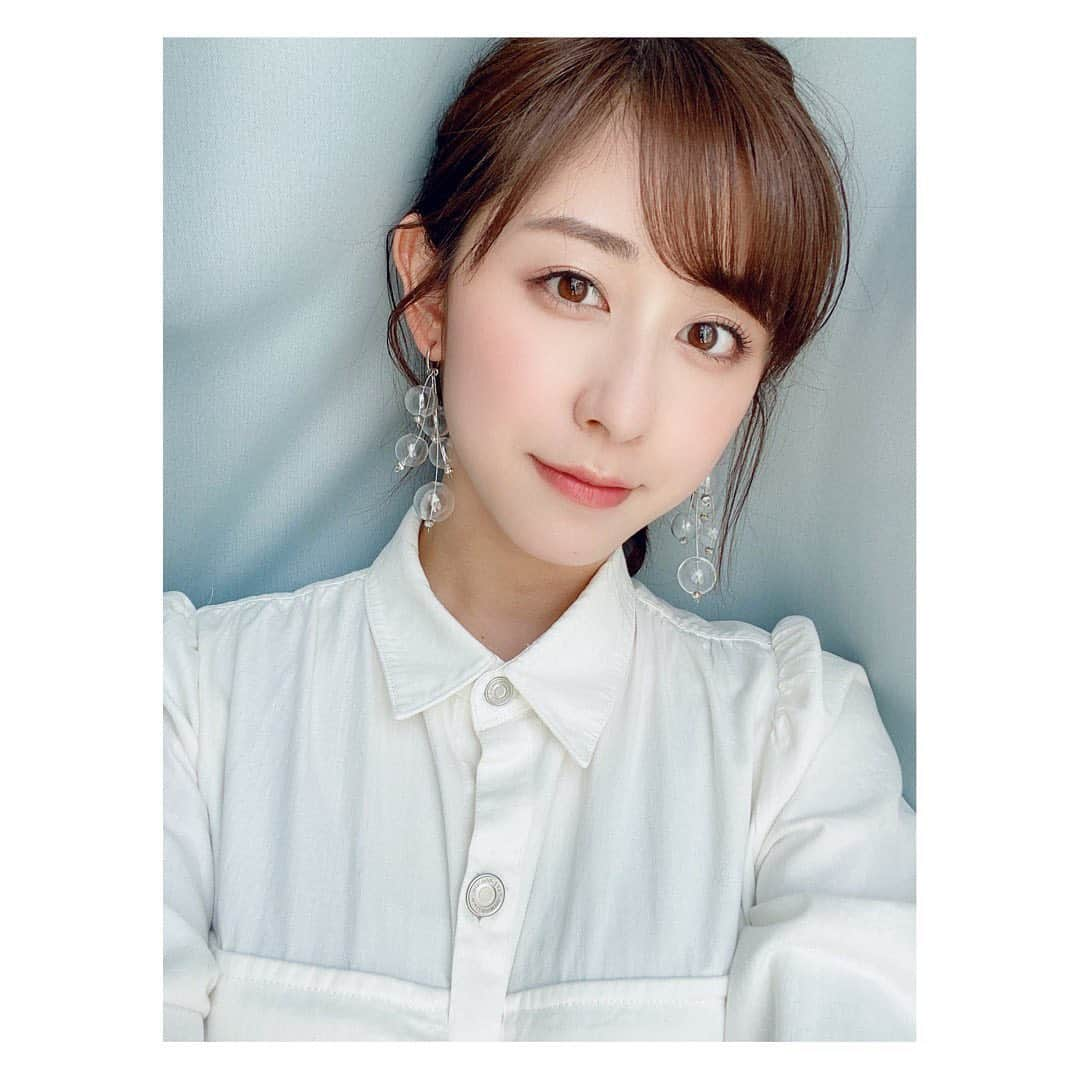 斎藤ちはるさんのインスタグラム写真 - (斎藤ちはるInstagram)「お気に入りの服を着て お気に入りのイヤリングを付けて お気に入りのリップを塗る🌸 . 誰のためでもなく、 自分のためにおしゃれするのって幸せだよね☺️ . . いまの皆さんの幸せを教えてください💐 . . #一時期は #会社でもほとんど #誰にも会わないし #おしゃれしなくていいかな #って思ってたけど #今は一周回って #とびっきりの #おしゃれをしたい気分 . . #斎藤ちはる#テレビ朝日#テレビ朝日アナウンサー#テレ朝#テレ朝アナウンサー#アナウンサー#おしゃれ#おしゃれ好き#気分#お洒落#メイク#ファッション#アクセサリー#イヤリング#お気に入り#小さな幸せ#おうち時間#stayhome」5月15日 20時02分 - chiharu_saito_ex