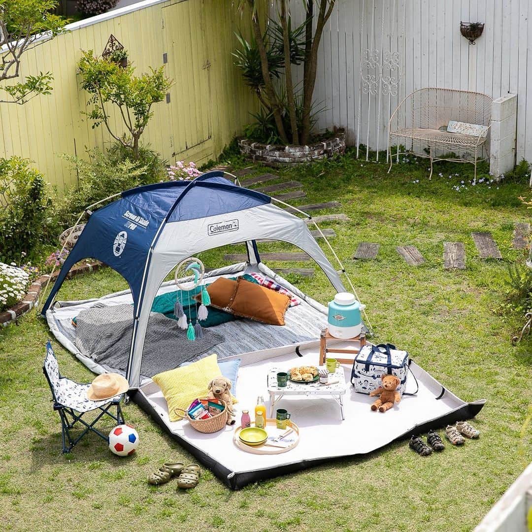 Coleman Japanのインスタグラム：「＼おうち🏡で手軽にピクニック気分 😊／ ・ アウトドア溢れるキャンプギアを活用して、いつもと少し違った休日をおうちで過ごそう❣️ ・ ・ ━━━━━━━━━━━━━━━━━ #おうちコールマン を付けて投稿して頂いた中から素敵なお写真は、コールマン公式SNSでご紹介させて頂きます♪ ━━━━━━━━━━━━━━━━━ ・ ・ ・ #灯そうColeman #灯そうコールマン #灯そう #Coleman #コールマン #Camp #キャンプ #Outdoor #アウトドア #スクリーンIGシェード #おうちキャンプ #おうち時間 #StayHome #うちで過ごそう #私のコールマン #ピクニック #picnic #ベランピング #ベランダキャンプ」
