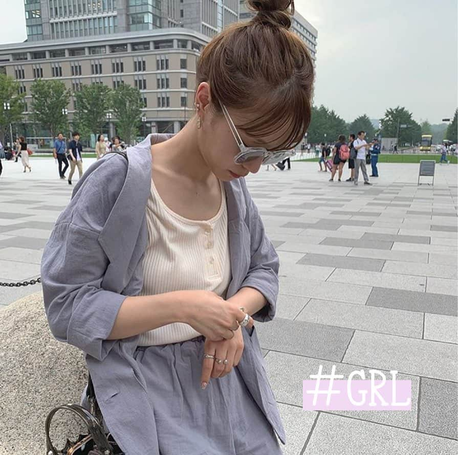 古着女子さんのインスタグラム写真 - (古着女子Instagram)「\ 夏まで着たいセットアップ！注目ブランドまとめ✨ /﻿ ﻿ この夏も注目されているセットアップ！﻿ 今回はそんなセットアップの注目ブランドをご紹介いたします◎﻿ ﻿ 🍏しまむら﻿ プチプラなセットアップが欲しいならしまむらのセットアップがおすすめ🌷﻿ この春夏はショートパンツのセットアップに注目が集まっています！﻿ ﻿ 🍏jouetie﻿ 半袖のセットアップが欲しいならjouetieがおすすめ✨開襟のシャツタイプなのでバラバラでも決まる着回し抜群なセットアップです！！﻿ ﻿ 🍏GRL﻿ GRLはたくさんの種類のセットアップを出しているので、ちょっと変わったシルエットのものが欲しい方はGRLを見てみるのがおすすめです🐻﻿ ﻿ みんなも是非参考にして見てね🍊﻿ ﻿ ﻿ ﻿ 🏡古着女子がプロデュースする古着ショップを紹介🏡﻿ ・9090 ナインティナインティ @9090s_ 👖👟﻿ ・Spoon  スプーン  @spoon__store 🥄✨﻿ ・nemne ねんね @nemne_store 🌿🥛﻿ ﻿ ﻿ 🌼公式LINE@→@furuzyo で検索🌼﻿ LINE@だけのお知らせや古着の疑問にも答えます！﻿ ﻿ ﻿ 古着を素敵に着こなしてる女性の方をRepostでご紹介させていただきます🐒写真は全てご本人様に【掲載許諾】をとっております💓﻿ ﻿ ﻿ ﻿」5月15日 20時11分 - furuzyo