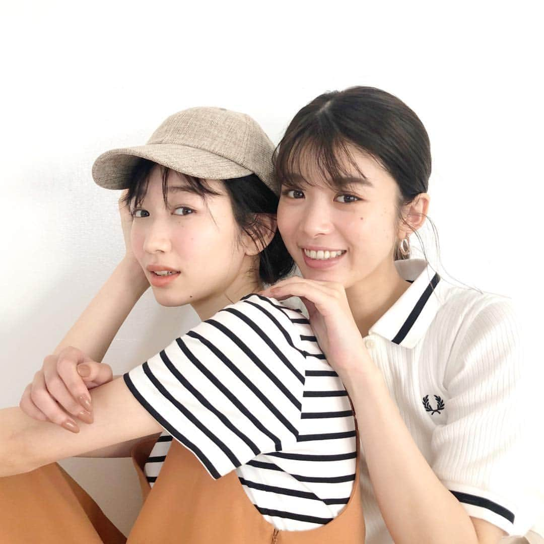 non-noさんのインスタグラム写真 - (non-noInstagram)「ふみか&夏美の２ショット！6月号「あみあみアレンジ」撮影時のオフショットです。お互い「雰囲気が似てる」と言われるのだそう。確かに撮影中も息ぴったりでした！ #nonno  #nonno_magazine  #ノンノ #ふみなつ #馬場ふみか #ふみふみ @fumika_baba #岡本夏美 #なっつん  @okamoto_natsumi」5月15日 20時15分 - nonno_magazine