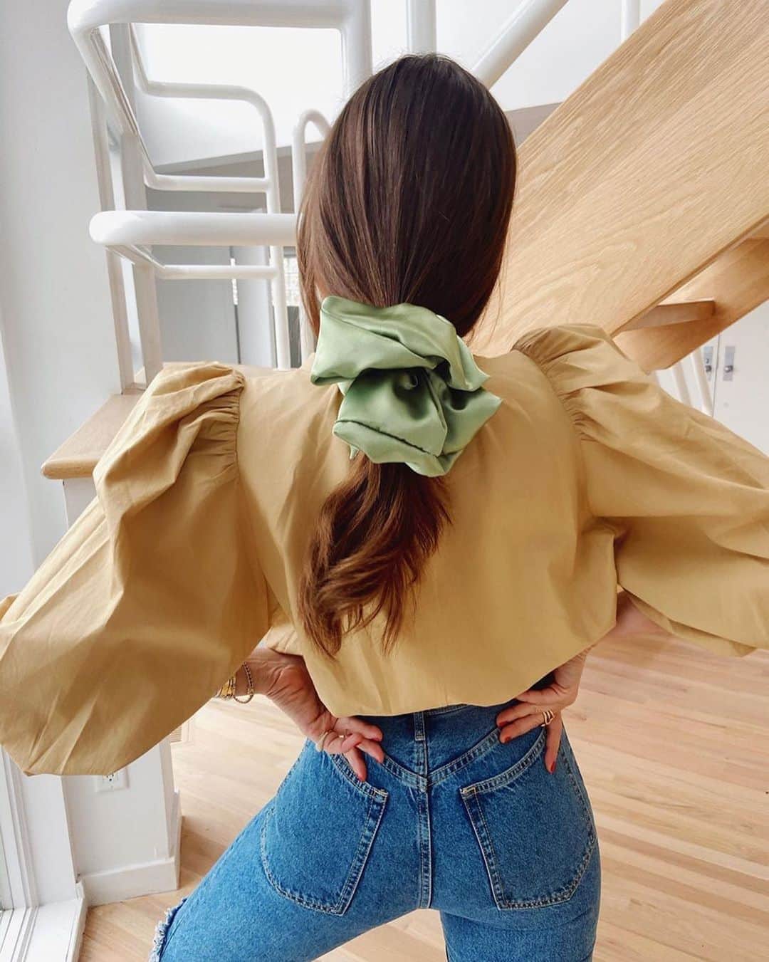 H&Mさんのインスタグラム写真 - (H&MInstagram)「Mustard or hazelnut — what colour is this blouse? @weworewhat #HMxME #regram #AtHomeWithHM」5月15日 20時30分 - hm