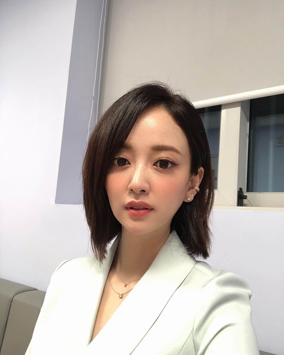イ・セウンのインスタグラム：「#셀카대잔치  _ _ _ #selfie#셀카#셀스타그램#단발 #단발병」