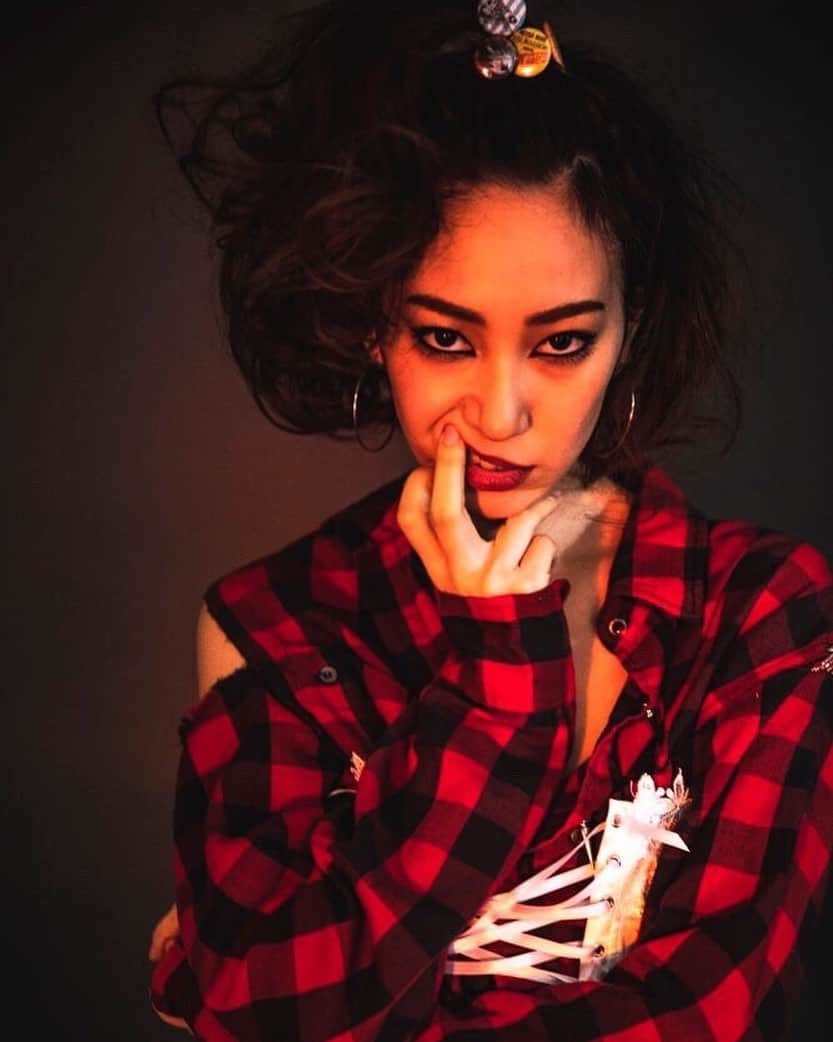 藤本奈月のインスタグラム：「これから「モデル」の概念も変わっていくのかなあ？ 将来のある人たちの未来を支える仕事をしているんだから、前のめりにならなくっちゃねー。 . . . #コロナとか関係ない」