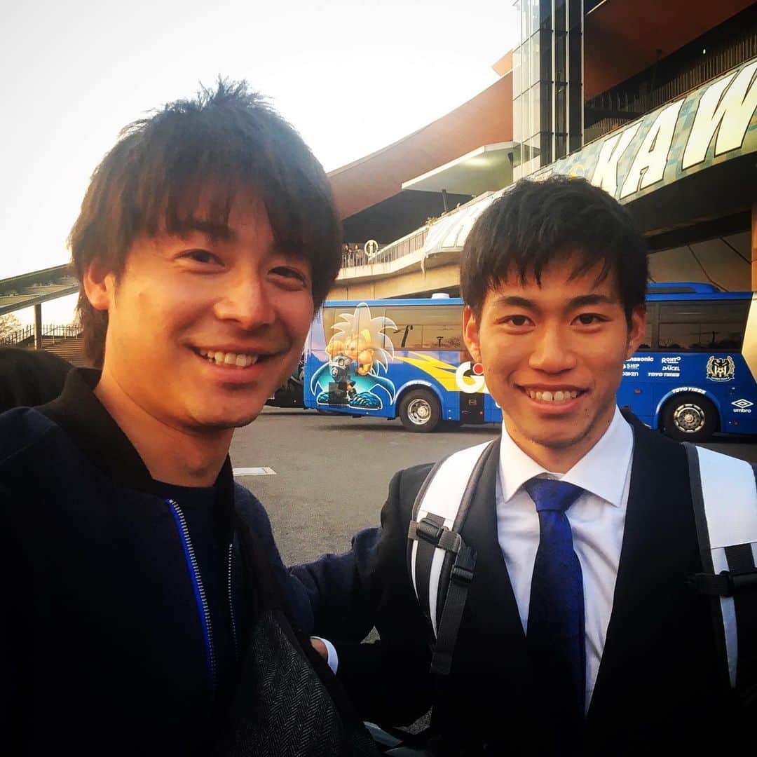小松正英さんのインスタグラム写真 - (小松正英Instagram)「⚽️Jリーグ27周年✨  1993年5月15日に開幕したJリーグ。 私が3歳の時に開幕して27年。  現役時代はこの舞台を目指して毎日ボールを追いかけてました。  これまでに様々なJリーガーにも会いました。 仕事でもプライベートでも、感じるワクワク感は、子供の頃から変わりません。  自分を作り上げてくれたサッカーへ、これから更にアナウンサーという立場から恩返し出来るように・・・ . . . #Jリーグ #Jリーグの日 #27周年 #1993年 #サッカーのある日常を取り戻そう . . ① #横浜マリノス #木村和司 さん  #ヴェルディ川崎 #ラモス瑠偉 さん ② #FC東京 #長谷川健太 監督 ③ #コンサドーレ札幌 #鈴木武蔵 選手 ④ #レノファ山口 #高宇洋 選手 ⑤ #松下裕樹 選手 ⑥ #ザスパクサツ群馬 #青木翔大 選手 ⑦ #徳島ヴォルティス #鈴木徳真 選手 ⑧ #モンテディオ山形 #渡邊凌磨 選手 ⑨ #ベガルタ仙台 #田中渉 選手  #湘南ベルマーレ ➡︎ スイス #若月大和 選手 ⑩ #アルビレックス新潟 #秋山裕紀 選手  #松本山雅FC #榎本樹 選手」5月15日 20時44分 - masa_fb.ank