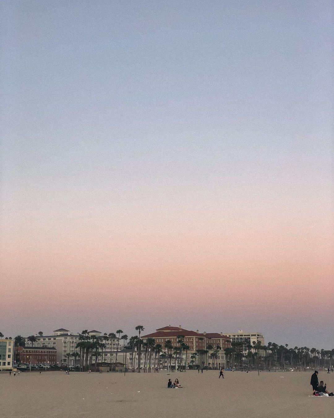 Manamiのインスタグラム：「🍬🌅🦄🍑🌙 ㅤ 求めてくれる人に想いが届いてくれれば それでいいんだ😌 誰にでも、じゃなくて、届けたい人だけに💫 いつもありがとう😌💗」
