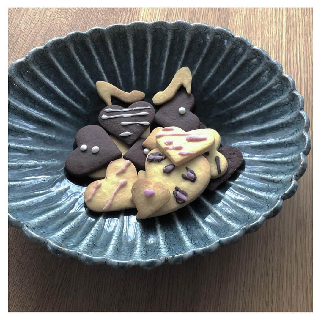 佐々木貞江さんのインスタグラム写真 - (佐々木貞江Instagram)「元気がでる手作りクッキー。 何度か焼いて届けてくれた友。味は私の大好物のクッキーと同じ。ありがとう🙏😊感謝です。 この陽気な魔法のポジティブクッキーに助けられていました。😂 ありがとう🙏🙏🙏 2020  春  #ワクワククッキー #救われていたよ #元気の素をありがとう  #感謝でした #医療関係の方や日常生活用品の方々本当に感謝です #動きだしてきた かな #いつか優しい思い出になる」5月15日 20時53分 - sadaebam