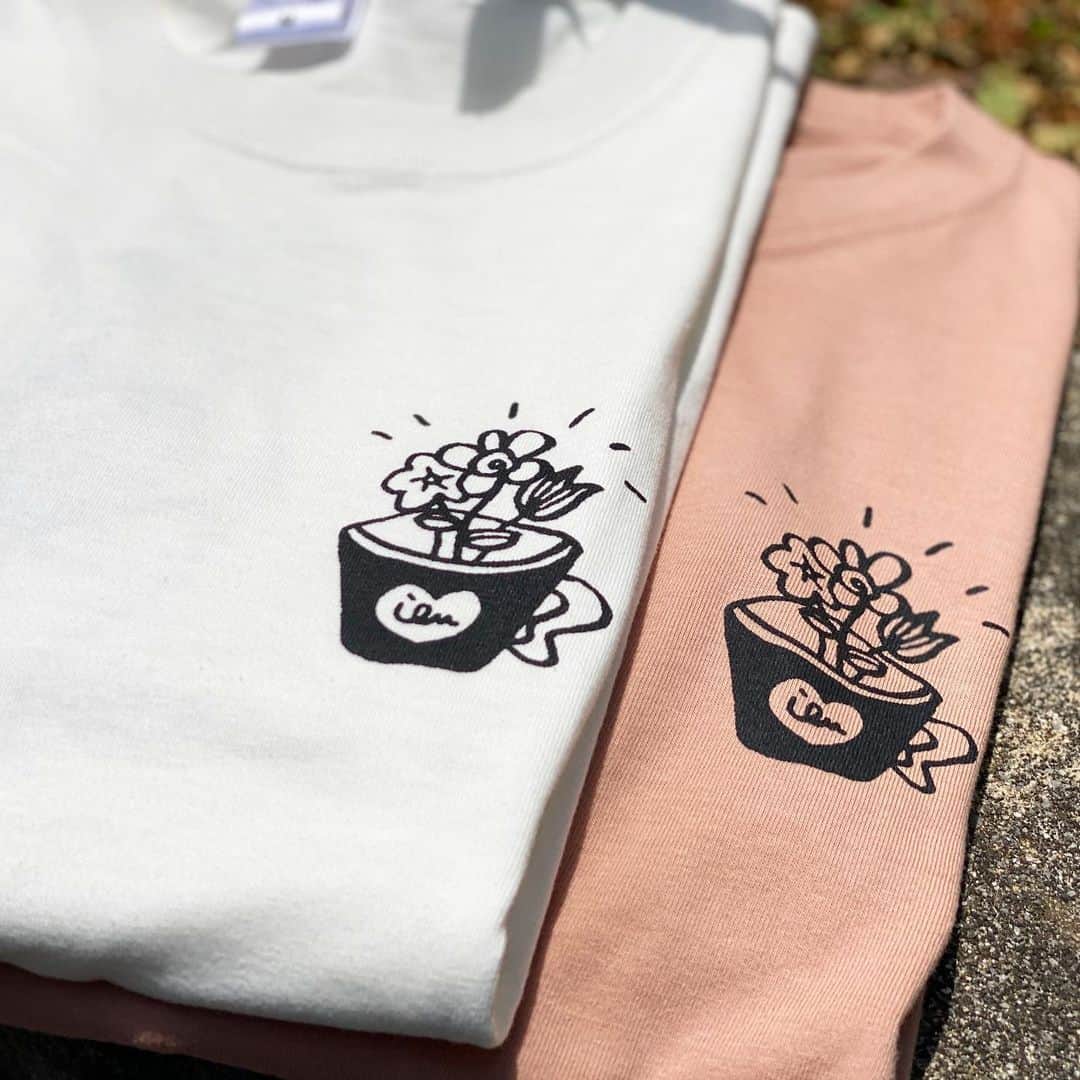 original brand 【ilu098】さんのインスタグラム写真 - (original brand 【ilu098】Instagram)「coming tomorrow あの人気なデザインから早速！ この夏にぴったりな半袖tシャツ登場です。 ・PICKED FLOWER FOR YOU TEE ¥4,080- オフホワイト ピンクベージュ / S M L XL 5月16日(土曜)19時~販売開始 #ilu098 #okinawajapan #沖縄 #花のある暮らし #おきなわ #普天間」5月15日 20時56分 - ilu098
