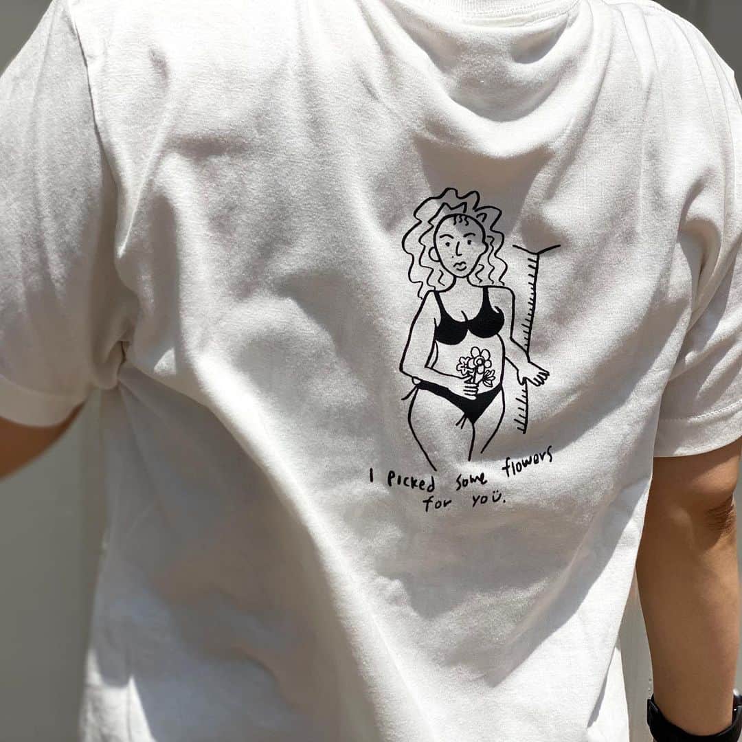 original brand 【ilu098】さんのインスタグラム写真 - (original brand 【ilu098】Instagram)「coming tomorrow あの人気なデザインから早速！ この夏にぴったりな半袖tシャツ登場です。 ・PICKED FLOWER FOR YOU TEE ¥4,080- オフホワイト ピンクベージュ / S M L XL 5月16日(土曜)19時~販売開始 #ilu098 #okinawajapan #沖縄 #花のある暮らし #おきなわ #普天間」5月15日 20時56分 - ilu098