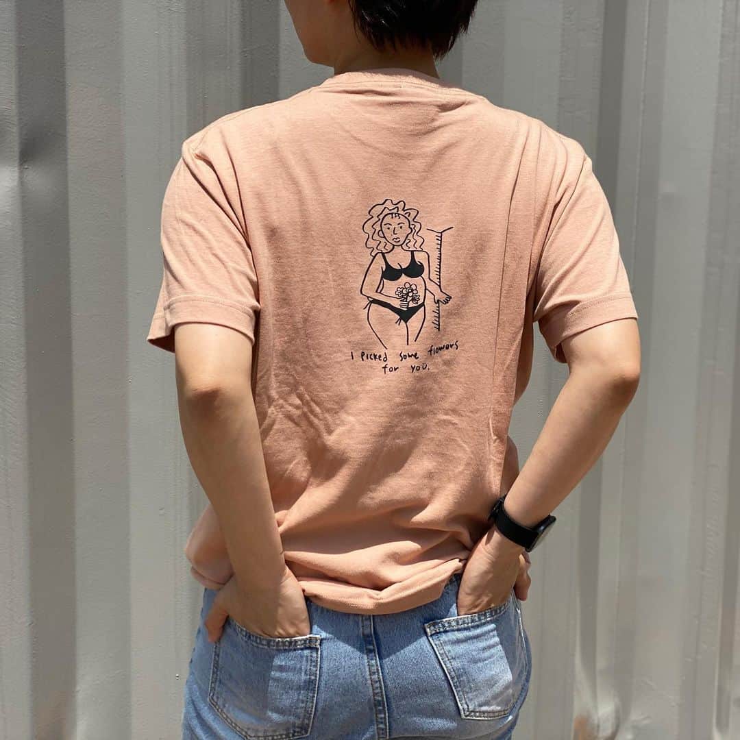 original brand 【ilu098】さんのインスタグラム写真 - (original brand 【ilu098】Instagram)「coming tomorrow あの人気なデザインから早速！ この夏にぴったりな半袖tシャツ登場です。 ・PICKED FLOWER FOR YOU TEE ¥4,080- オフホワイト ピンクベージュ / S M L XL 5月16日(土曜)19時~販売開始 #ilu098 #okinawajapan #沖縄 #花のある暮らし #おきなわ #普天間」5月15日 20時56分 - ilu098