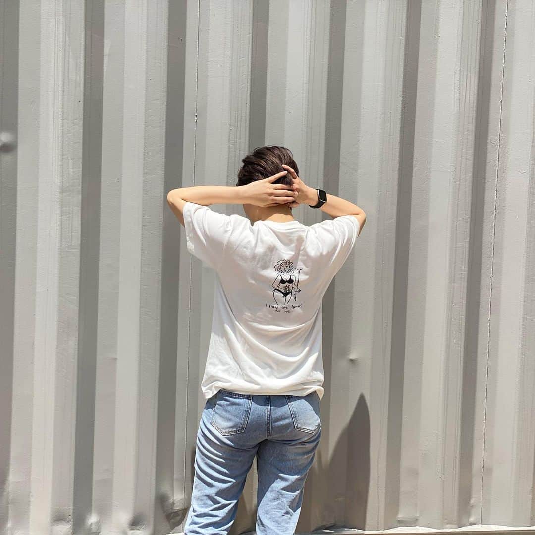 original brand 【ilu098】さんのインスタグラム写真 - (original brand 【ilu098】Instagram)「coming tomorrow あの人気なデザインから早速！ この夏にぴったりな半袖tシャツ登場です。 ・PICKED FLOWER FOR YOU TEE ¥4,080- オフホワイト ピンクベージュ / S M L XL 5月16日(土曜)19時~販売開始 #ilu098 #okinawajapan #沖縄 #花のある暮らし #おきなわ #普天間」5月15日 20時56分 - ilu098