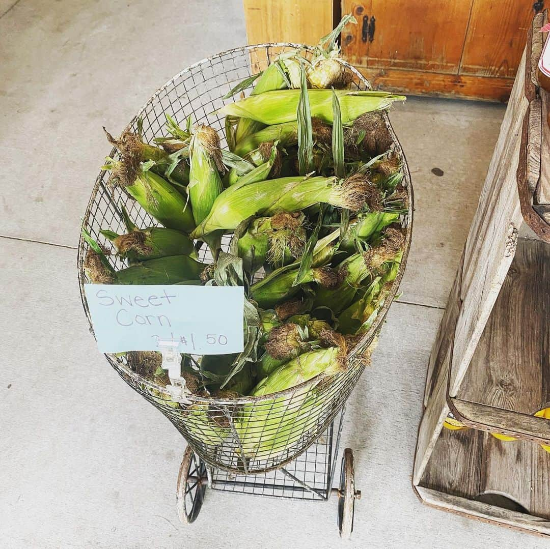 ルーク・エヴァンズさんのインスタグラム写真 - (ルーク・エヴァンズInstagram)「Buying my food from independent markets helps small local businesses. Also, the fruit and Vegetables always taste better. And the fish too!!! #supportyourlocalbusiness #localbusiness #supportsmallbusiness #supportlocal」5月15日 21時11分 - thereallukeevans