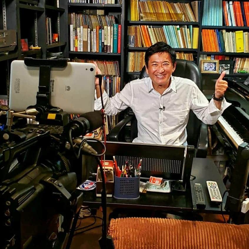 藤岡幸夫のインスタグラム：「５月１６日(土曜)のエンターザミュージック(BSテレ東 毎週土曜日 朝８時半～全国放送)は特選！ピアノ協奏曲！ どうぞお楽しみに！  ファンサイトのブログと音楽の話更新しました！」