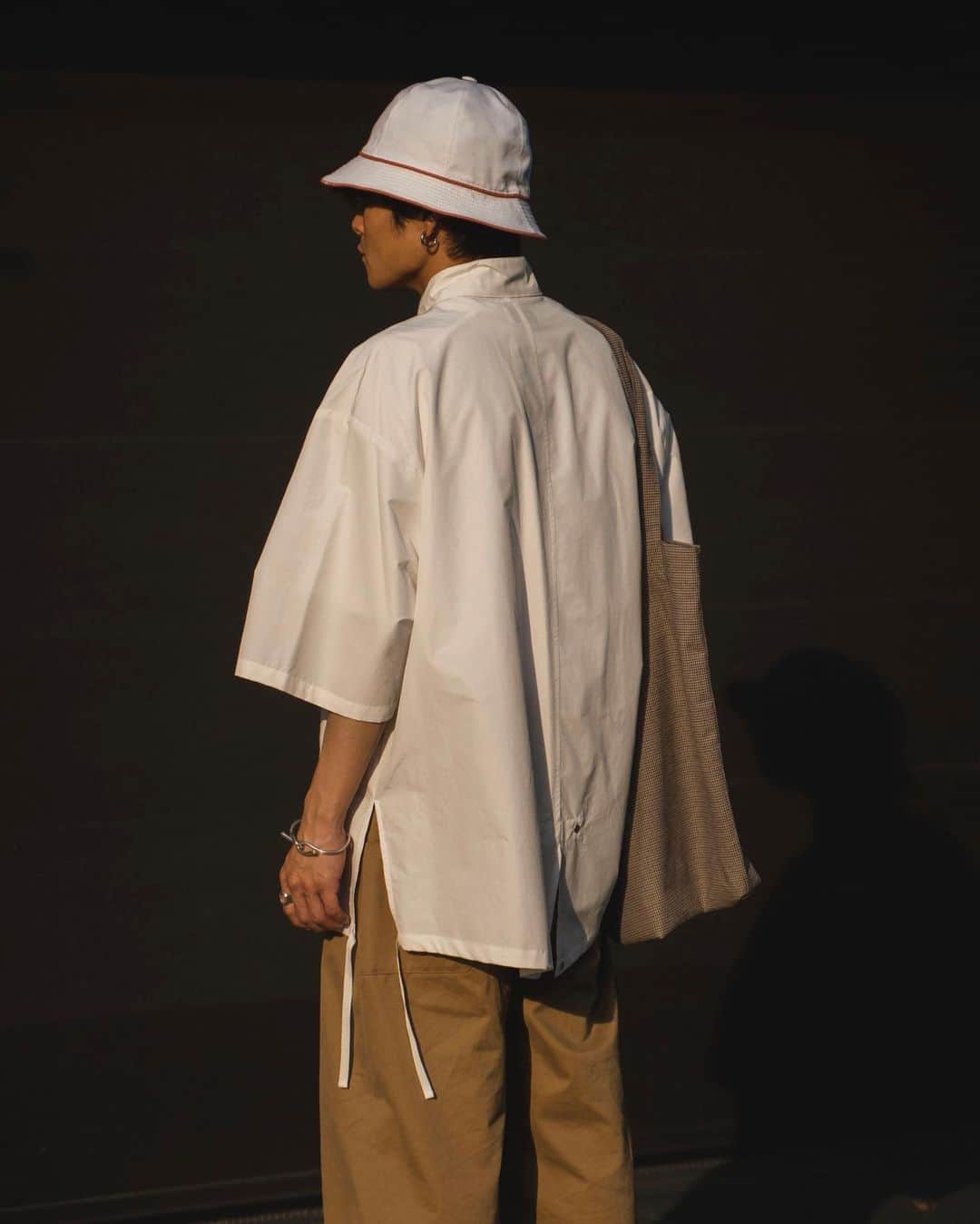 Ryoさんのインスタグラム写真 - (RyoInstagram)「ㅤㅤㅤㅤㅤㅤㅤㅤㅤㅤㅤㅤㅤ short sleeve military shirt @ryotakashima_official の新作。 今月末あたりに販売予定です！  ㅤㅤㅤㅤㅤㅤㅤㅤㅤㅤㅤㅤㅤ hat:#hermes shirt:#ryotakashima pants:#studionicholson shoes:#jojo × #cristaseya  bag:#mfpen」5月15日 21時24分 - ryo__takashima