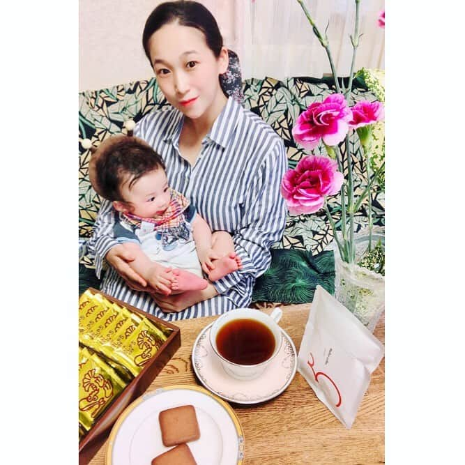 世手子さんのインスタグラム写真 - (世手子Instagram)「Coffee time with my son☕️ Slowly spent at home with auspicious sweets(*´∇｀*) Oita Prefecture is raining but I'm having a good time with my son(〃ω〃) Have a nice weekend, everyone٩(๑❛ᴗ❛๑)۶ @melhor_coffee #melhor_coffee で息子と #コーヒータイム （＾∇＾） #ドリップバッグ で #コーヒー豆 の香りを堪能しながら #有意義な時間 を過ごしてるよ(*^ω^*) #深い香り と #酸味がいい感じ だった(^○^) #今日のおやつ は #コロンバン #colombin の #金しゃちショコラ と共に(о´∀`о) #金しゃち で #縁起がいい 気がしてる(￣▽￣) #おうち時間 を #楽しみまくる w #おうちカフェ オープンしました( ´∀｀) #コーヒーカップ は #ジルスチュアート #jillstuart @jillstuart.jp @jillbyjillstuart_official  珍しくて一目惚れ(*^ω^*) 最近 #gapbaby #gap @gapkids @gap.baby_offical @gap_jp @gap のセールに負けて #爆買い w 明日も楽しもう(*´ω`*) #ドリップコーヒー  #check2354 #monipla #colombin_fan #follop #sponsored #coffee #コーヒー  @follop.jp @cafe @カフェ @コーヒーのある暮らし @自粛」5月15日 21時39分 - rojide