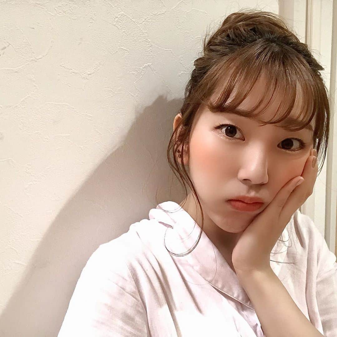 木下望のインスタグラム：「・ ・ おうち時間🏠みんな何してるの🏠？？ ・ パジャマモコモコも好きだけど、テロテロ大好き👚 ・ ・ #おうち時間 #お家時間 #お家 #パジャマ #ぱじゃま #ヘアアレンジ #おだんごヘア #おだんごアレンジ #ジェラピケ #gelatepique #スタマリ」