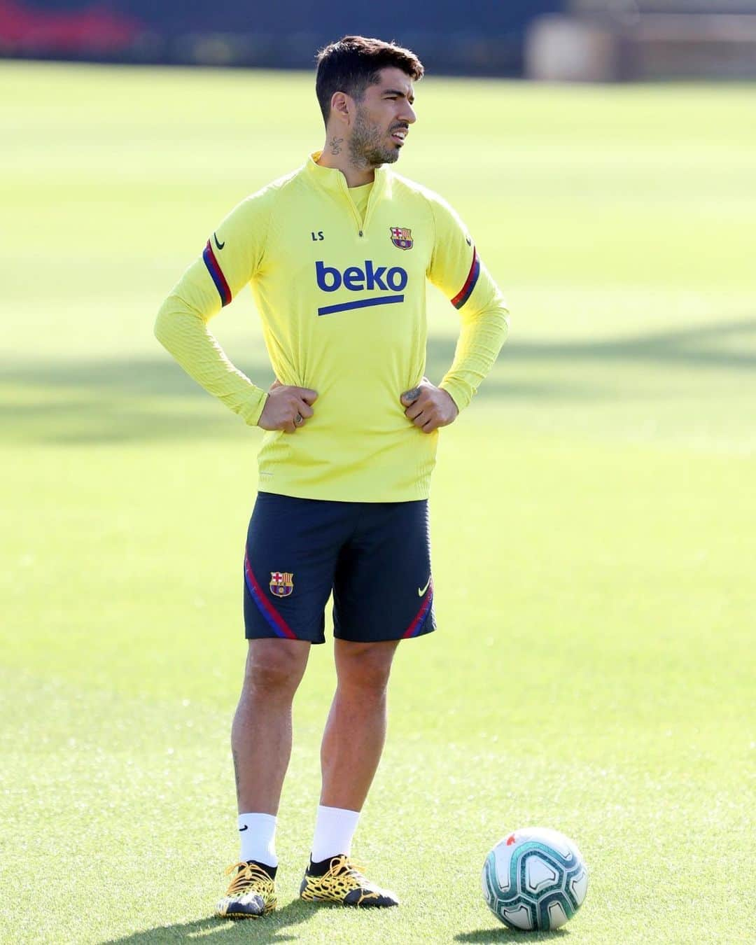 ルイス・アルベルト・スアレスさんのインスタグラム写真 - (ルイス・アルベルト・スアレスInstagram)「Seguimos entrenando, mirando hacia adelante!!!!! 🔴🔵 @fcbarcelona  #lookingforward #siemprepositivo • We keep training and looking forward!! 🔵🔴 #alwayspositive」5月15日 21時53分 - luissuarez9