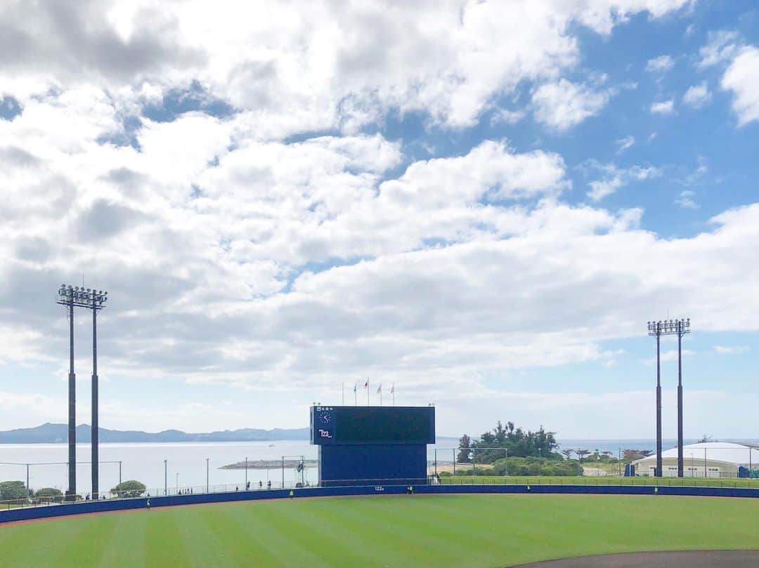 石野智子のインスタグラム：「⚾ . . 明日の「いっとこ！スポーツ」は #ファイターズ のおうち時間特集🏠 選手の皆さんのおうちでの過ごし方、 ハマっていることを紹介予定です👀🍷 様々な選手が登場します！お楽しみに✨ 午前10:25〜よろしくお願いします👍 . . #北海道日本ハムファイターズ #日ハム #ファイターズ #lovefighters #写真 は #タピックスタジアム名護 ですが、取材は最新です💡#UHB #アナウンサー」