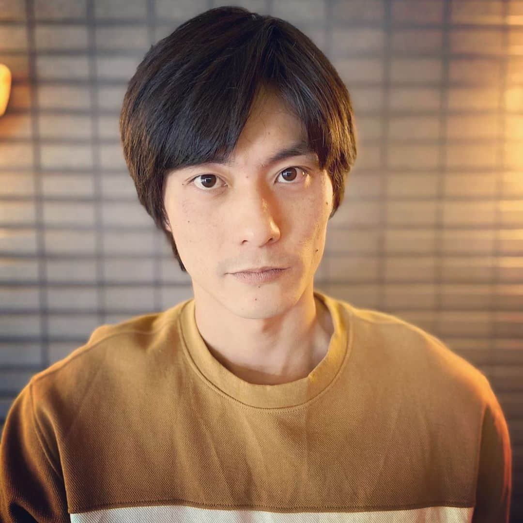 庄野崎謙さんのインスタグラム写真 - (庄野崎謙Instagram)「出演のお知らせ🔔  ドラマL「年下彼氏」# 12 クロネコの宅配便  砂原充役で出演😼  ABC放送 5/17(日)よる11:25〜 テレビ朝日 5/16(土)深夜2:30〜  お住まいの地域で放送日時が異なりますので、お気をつけください🗾  今週末です❗️ で、写真は ちょうど撮影時期に撮った、真顔🙍‍♂️ 是非、ご覧ください📺👀 #abc放送  #テレビ朝日 #ドラマl #年下彼氏 #クロネコの宅配便 #砂原充 #俳優 #actor #真顔」5月15日 21時48分 - shonozaki_ken