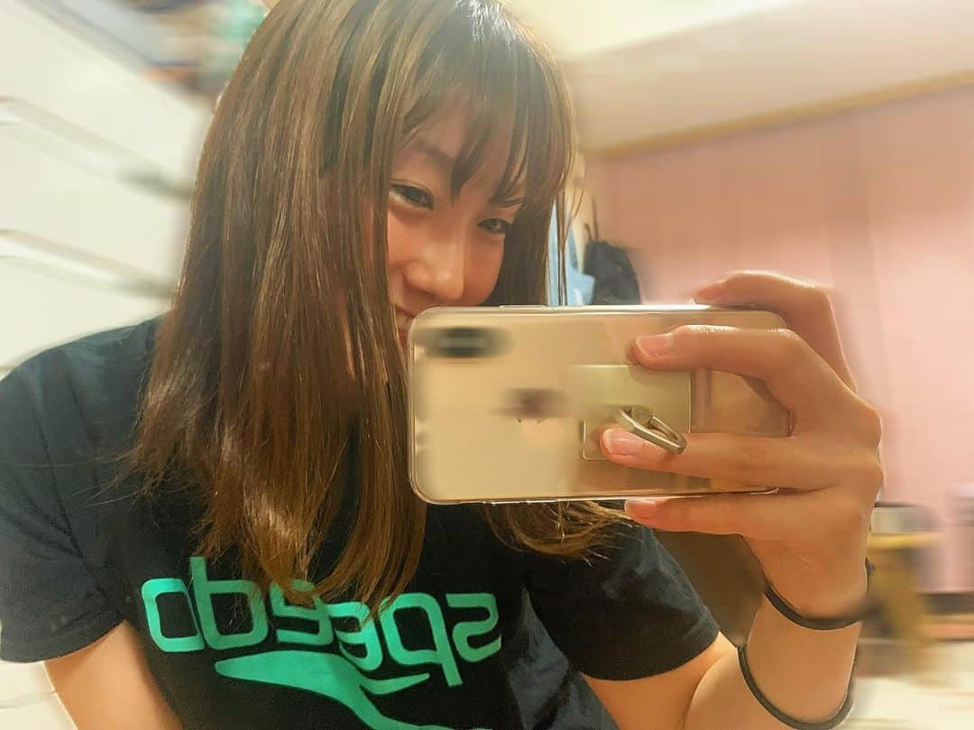 五十嵐千尋さんのインスタグラム写真 - (五十嵐千尋Instagram)「. 最近このSpeedoの Tシャツ率が高い…笑 着心地が良いのと、 サイズ感が合うという。 お気に入りのTシャツ😇❤️ . #speedo #speedojapan  #おきにいり」5月15日 21時57分 - iga24chiii