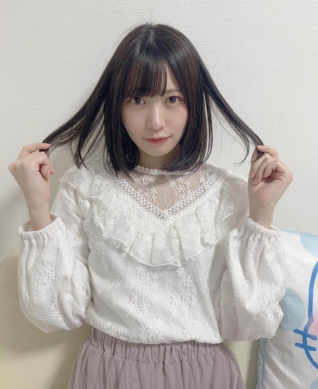 空野青空のインスタグラム：「髪切りまちた〜💇🏼💈✂️ あと若干暗くした！！！！ どうかなーんっ(♡)」
