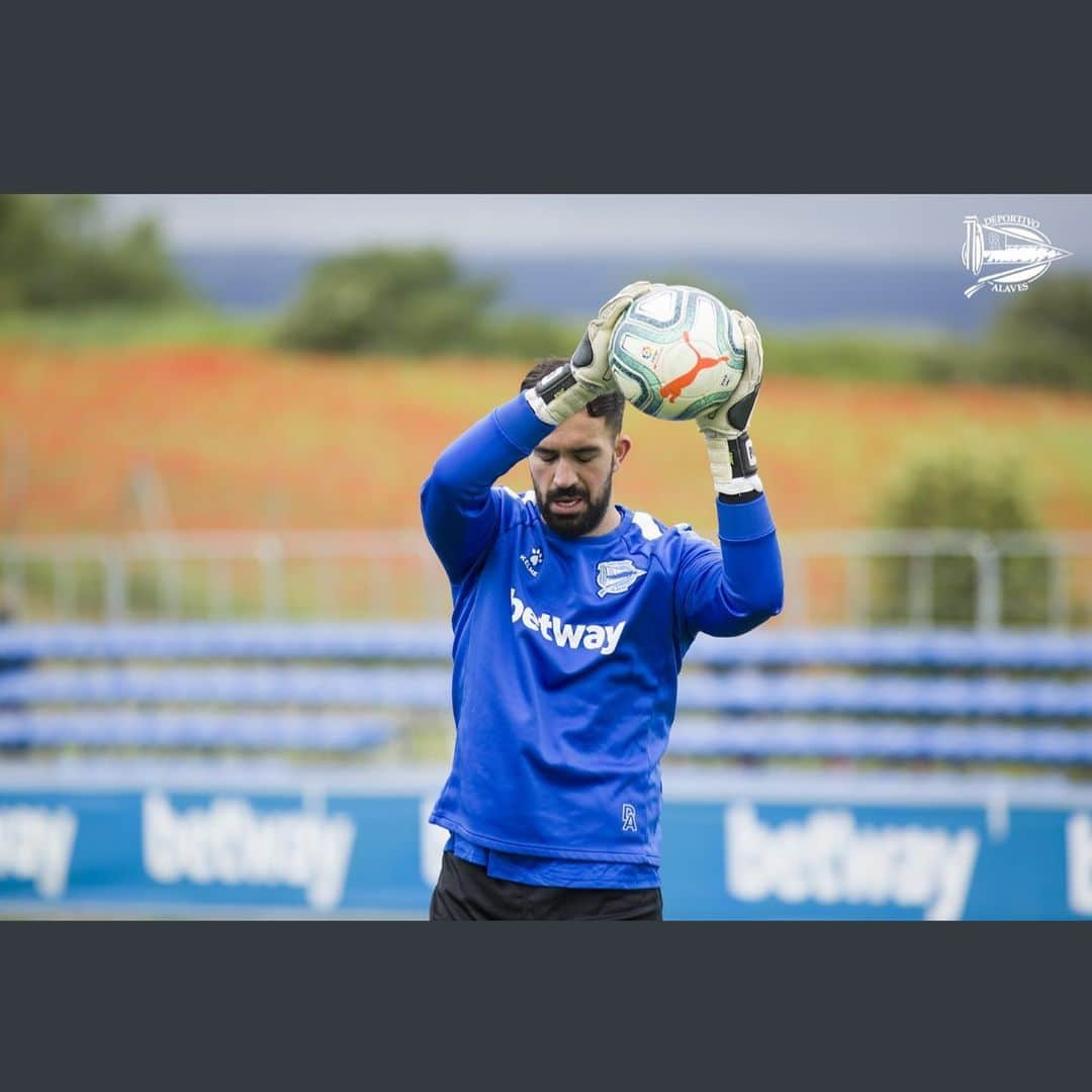 フェルナンド・パチェコのインスタグラム：「🔵⚪️⚽️🥵」