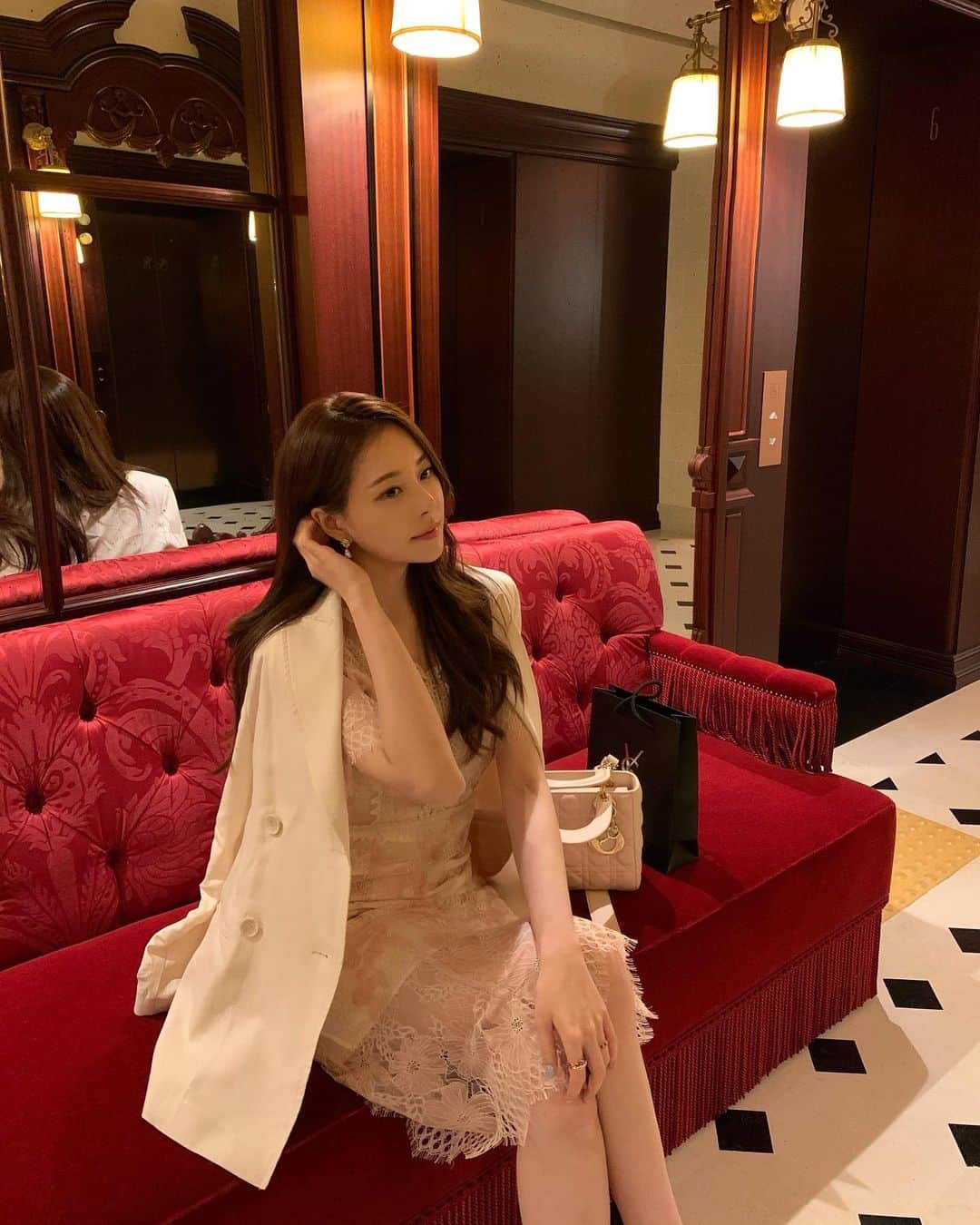 キム・ミニョンさんのインスタグラム写真 - (キム・ミニョンInstagram)「예쁜곳에서 예쁜옷입고 예쁜거먹고 ✨ 기분전환🌸」5月15日 22時13分 - minyoung_aori