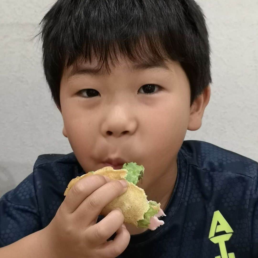 鈴木福さんのインスタグラム写真 - (鈴木福Instagram)「この間！ クレープをお家でやりました！  ハムチーズとか、そぼろとかのしょっぱい系と、クリーム系の甘い系と、いろいろ楽しみました！  またやりたいな！  #クレープ#ご飯#おうち時間」5月15日 22時15分 - s_fuku_te