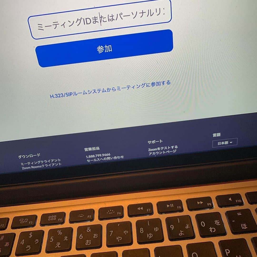 こーいちのインスタグラム：「zoomトラブルにつきスタート遅れてます。 もう少々お待ちを。」