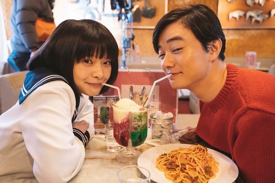 岸井ゆきののインスタグラム：「今週も金曜日がきた！ わたしは相変わらず健康です！ 変わらない日々を過ごしているのですが、なぜかひとりで忙しいです。 陽が昇ったら起きて、陽が沈んだら寝たいからでしょうね  おいつめることも、追い詰められることもないんだけど 気付いたら規則正しい生活になりました。 というか、もともとわたしは夜更かしがそんなに好きではなかった！ 仕事で朝が早いのも全然大丈夫だったのは、朝が好きだったんだなあ。  いえ、なんの話がしたいって、 今夜も　0:12〜！！ #浦安鉄筋家族 6発目よろしくお願いします🙋🏻‍♀️🥟ということ！ 放送できることがうれしいです！ お楽しみにー！🌾🌾🌾」