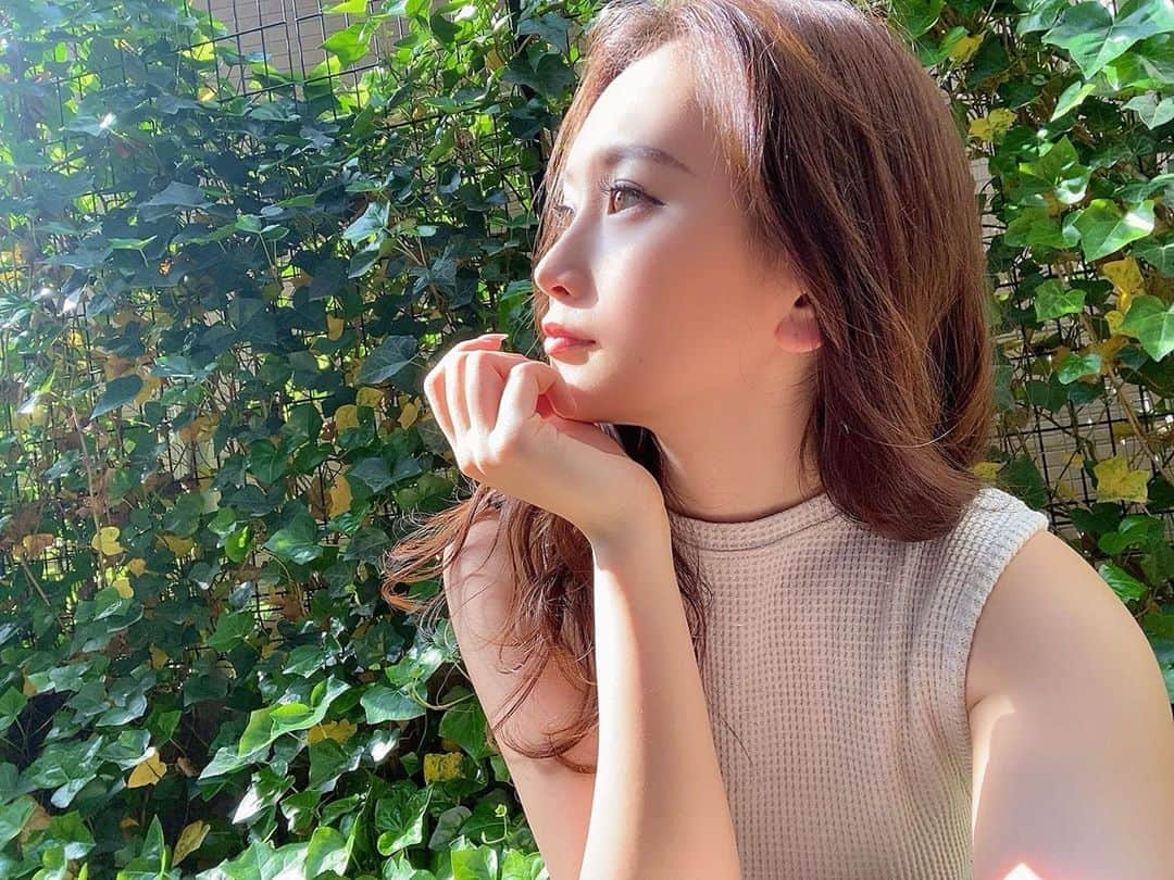 福江菜々華さんのインスタグラム写真 - (福江菜々華Instagram)「早くみんなで楽しいことしたいね〜☀️ 実は6/7に楽しいこと計画中です💭 わくわく😆お楽しみに✨ . そして5/26はzoomでバースデーオンラインオフ会やります🎂💓 みんなお祝いしてくれる？？ 予約はNewtype撮影会で検索してね🔎 . . #zoomオフ会#オンライン#レースクイーン#美人#美女#横顔#自然光」5月15日 22時21分 - nanaka_fukue