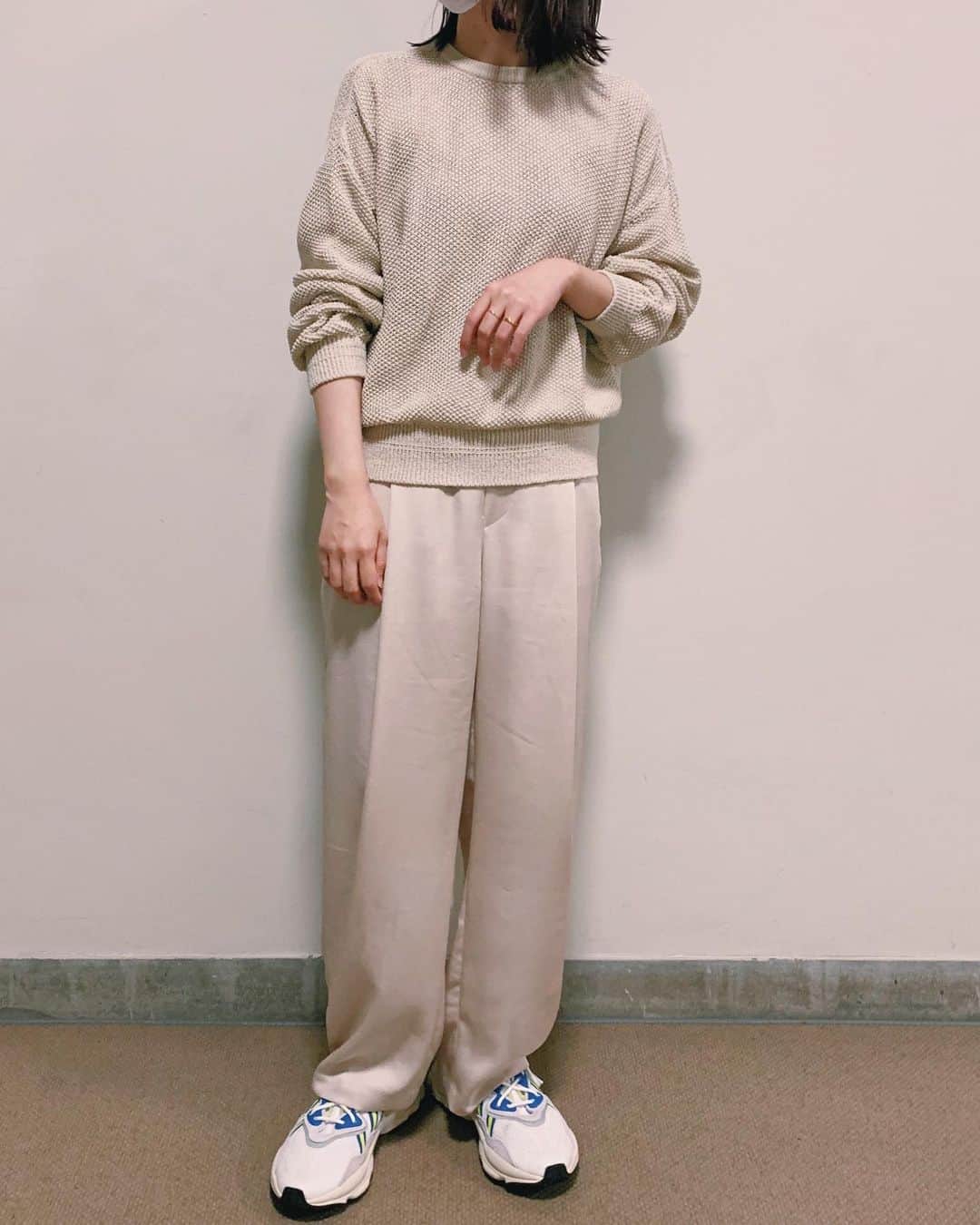 my9mj8のインスタグラム：「﻿ ﻿ このトップスすけすけだから﻿ もう少し着れそう😌🌿﻿ ﻿ ﻿ #ファッション#コーデ#コーディネート#fashion #coordinate #code #オシャレ #ootd #outfit #wear﻿ #rokubeautyandyouth」
