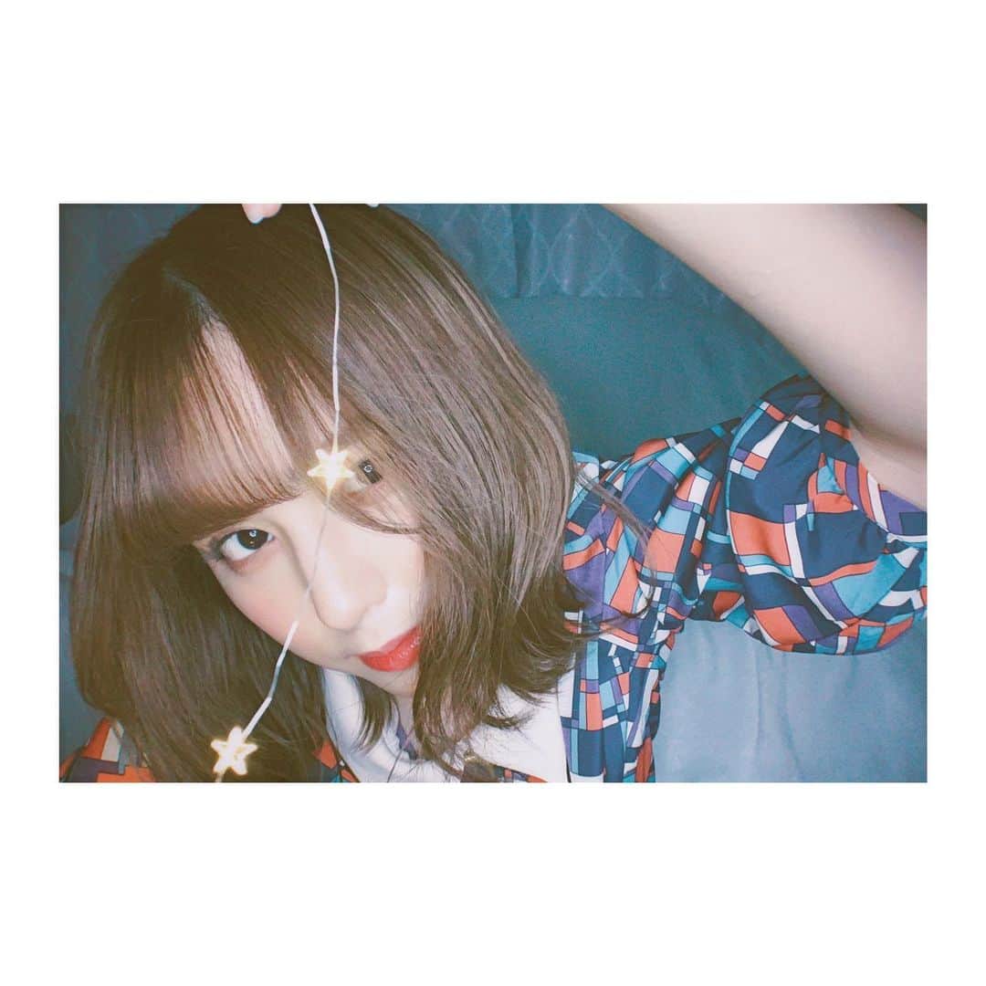 前田美里のインスタグラム：「お家ノスタルジック。 (星) . #おうち時間 #stayhome #チャイボーグ #メイク #ノスタルジック  #film #film_jp #REDYAZEL #カメラ女子 #写真好きな人と繋がりたい #photo #instagood  #instaphoto #followｍe #follow #make」
