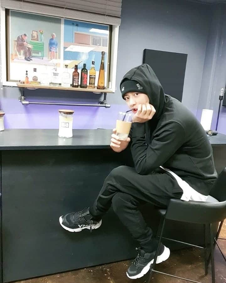 のインスタグラム：「🙃」