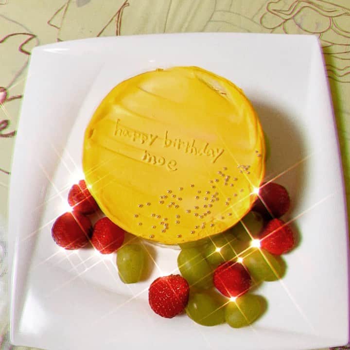 柏元萌華のインスタグラム：「💛💛💛﻿ ﻿ YellowCake🎂🤤﻿ ﻿ やっぱり黄色はパワーカラー⭐️﻿ 元気になるし安心する😂🌈笑﻿ ﻿ ﻿ #ケーキ#バースデーケーキ#カラーケーキ#デコレーションケーキ#イエロー#黄色好き#yellow ﻿ #cake#birthday #happybirthday #birthdaycake」