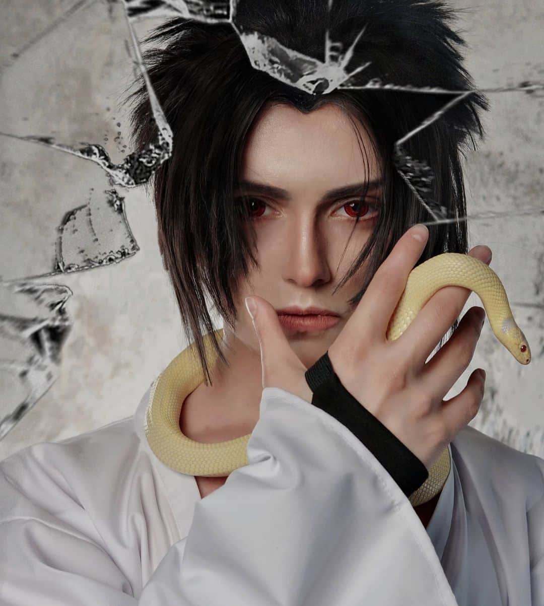 Gesha Petrovichのインスタグラム：「🐍Sasuke Uchiha🐍 And smol snaaak friend 🐍 With Help and inspiration from @xiao_diva 💕 her arts talent just bomb💣😍 Ph @kira_rayne.ph Ed Mr. MEI Wig @geshacos  More photos on P❤️treon, subscribe 😚 Hope you guys doing well 💕」