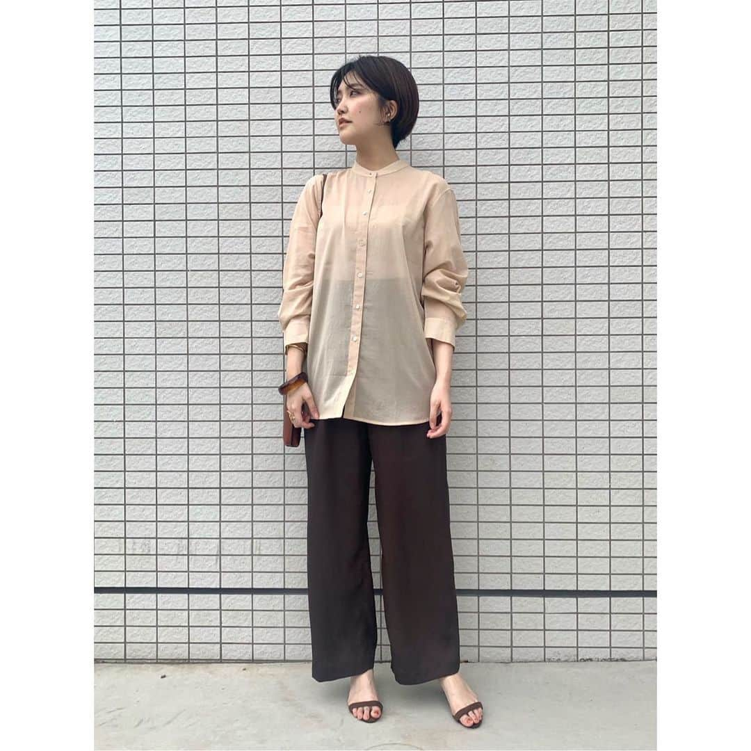 アパートバイローリーズさんのインスタグラム写真 - (アパートバイローリーズInstagram)「2020 early summer styling﻿ スタイリスト木村舞子さんが提案！﻿ 『初夏のお洒落計画』﻿ ﻿ ✔︎ ︎画面をタップして商品をチェック！﻿ ﻿ ﻿ お仕事シーンにマッチするブラウントーンを濃淡で。控えめにパフスリーブになったニットや、パンツのウエストリボンなど、可愛らしい要素もあちこちにちりばめました。﻿ ﻿ ﻿ ☑︎ #apベルトデザインパンツ﻿ ¥8,250﻿ 商品番号：911464﻿ ﻿ ﻿ 商品詳細は製品タグor TOPページURLからチェック﻿ →@apartbylowrys﻿ ﻿ 『 @apartbylowrys_snap 』﻿ →スタッフスタイリングはこちらをチェック✨﻿ ﻿ #apartbylowrys ﻿ #アパートバイローリーズ」5月15日 23時04分 - apartbylowrys