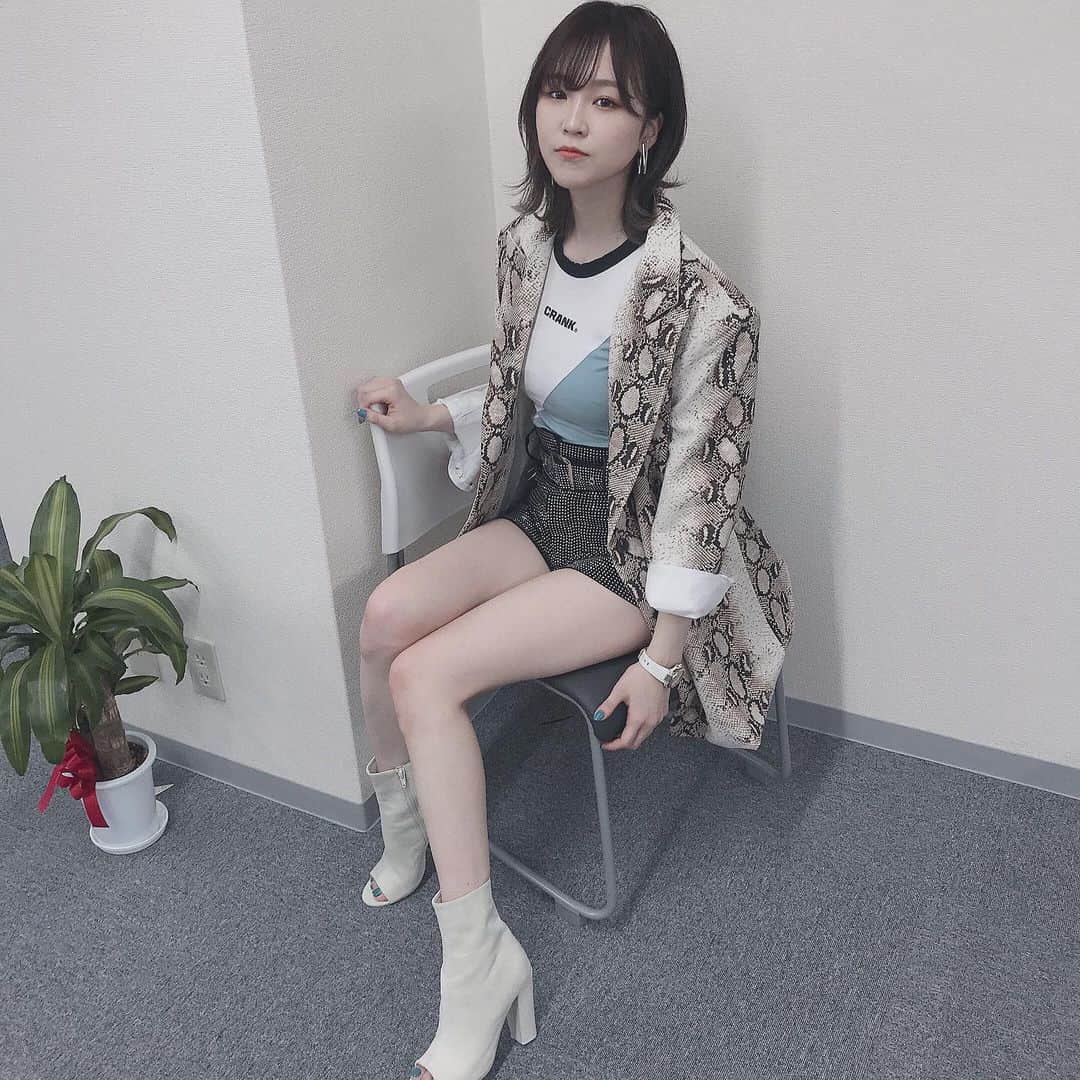 三田麻央のインスタグラム：「リミッツのお衣装ー！ 見えない下は結構丸出しでした🤭」