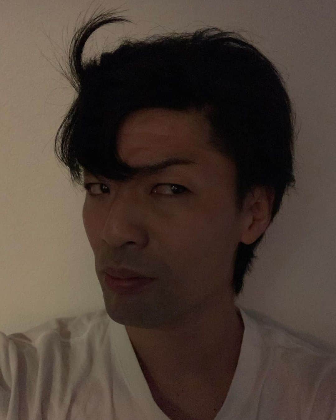 辻井亮平さんのインスタグラム写真 - (辻井亮平Instagram)「少し横になってたらもうこの寝癖よ。  #逆にカッコええんちゃうんか ？？？ #山さん」5月15日 23時07分 - aironhed_tsujii