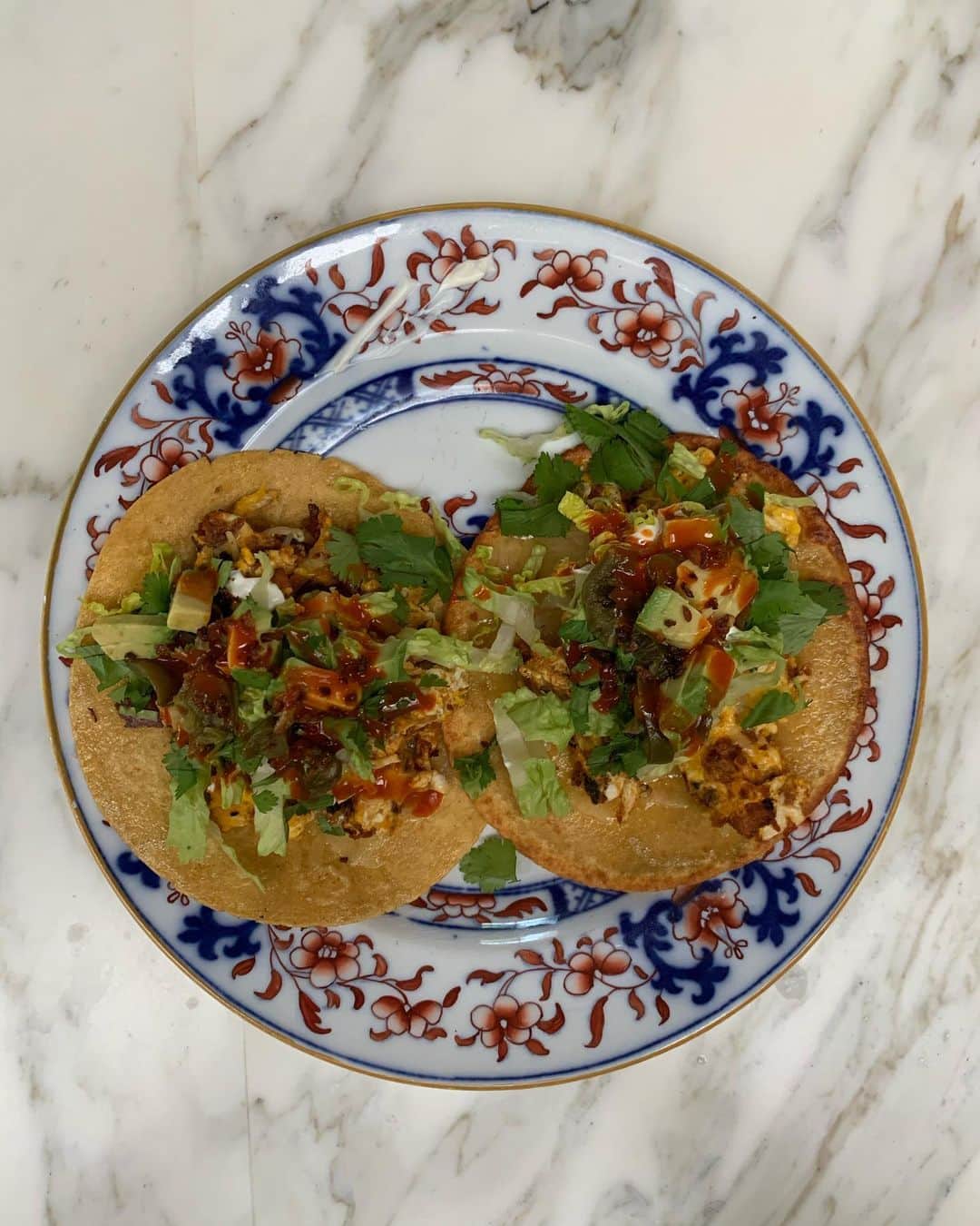 キャメロン・ディアスのインスタグラム：「I do looooves me some breakfast tacos... and yes that is the perfect amount of crisp you are see on the edge of the tortilla.. that my friends can only be achieved with the perfect amount of butter and heat... which is how I’m livin life these days. 🧈 🔥😂」