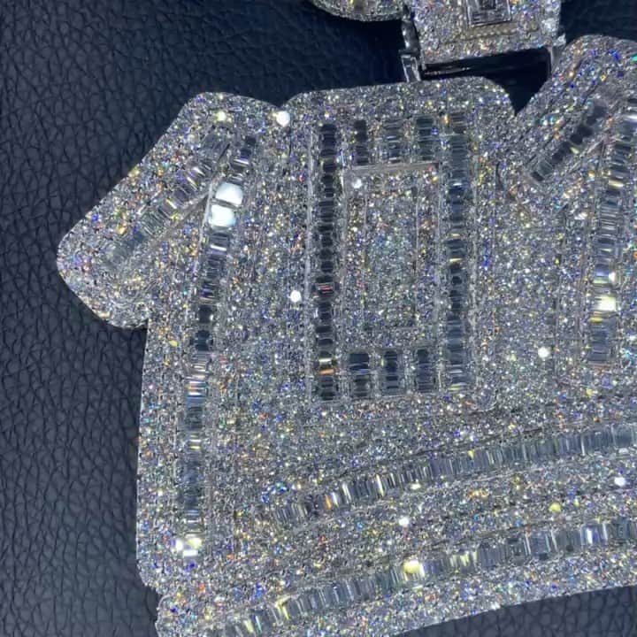 グッチ・メインのインスタグラム：「1017 CEO 🥶💰 @fevzimadeit  brrr」
