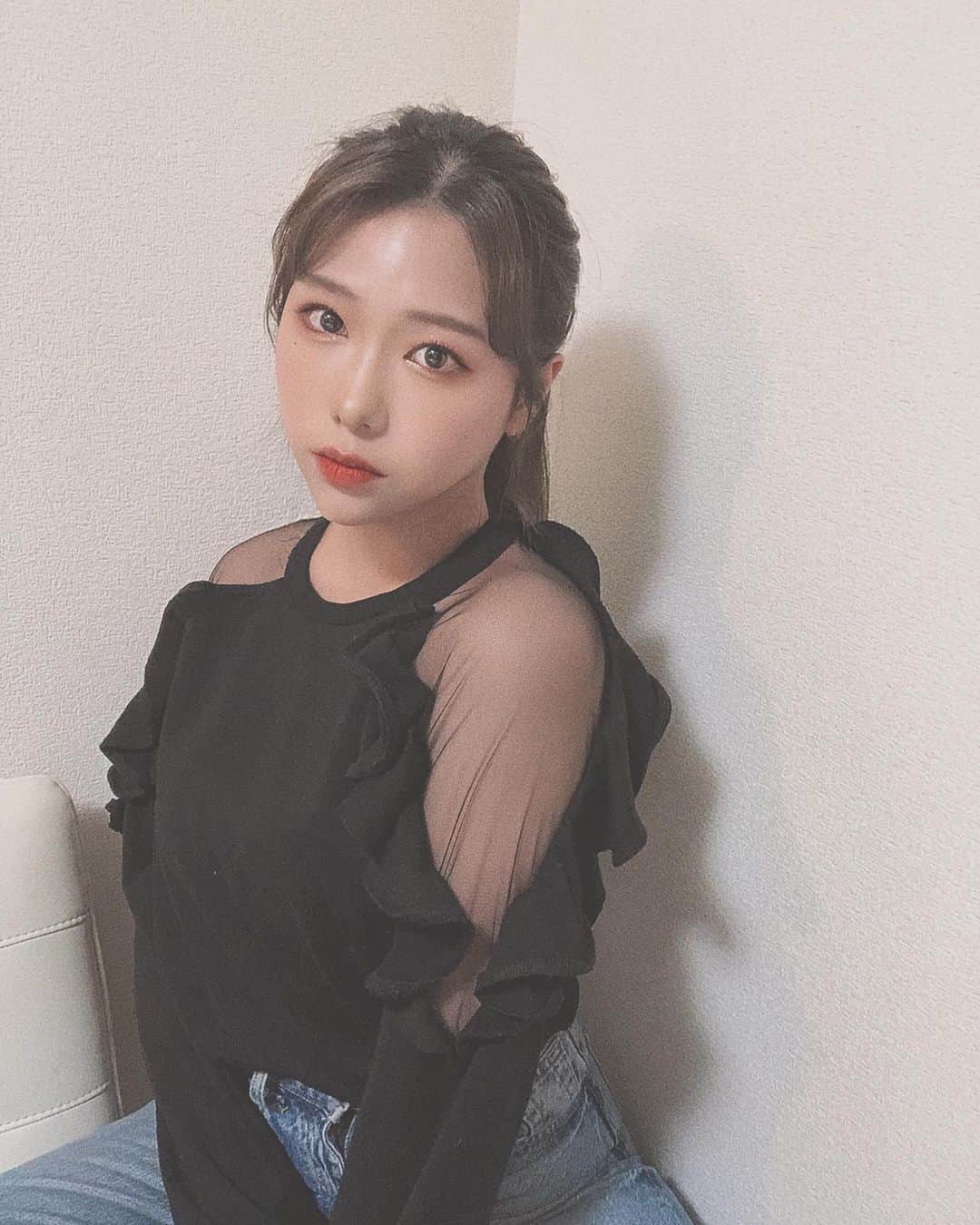 水城夢子のインスタグラム：「ヨ‼︎ . . . . . . . . . #followｍe #followｍe #selfie #自撮り女子　#ポニーテール #ponytail #インスタ女子」